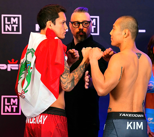 UFC 4전 움베르토 반데나이와 Road to UFC 페더급 준결승 김상원이 세계 2위 종합격투기 단체 Professional Fighters League 2026년 7번째 대회 공개 계체 행사에서 마주 보고 있다. 사진=PFL MMA, Inc.