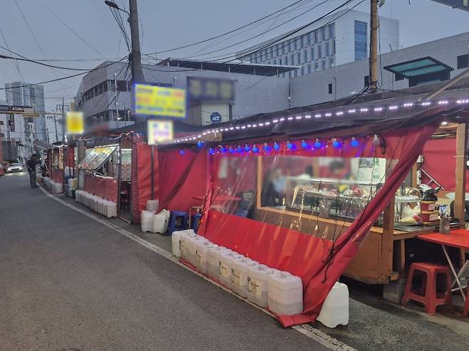 지난 2일 오후 대전 중구에 위치한 대전역 인근 포장마차 거리. /사진=지선우 기자