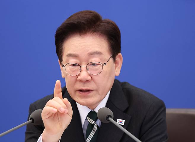 이재명 대통령이 지난달 28일 청와대에서 열린 국무회의 겸 비상경제점검회의에서 발언하고 있다. [연합]