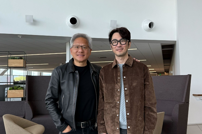젠슨 황(왼쪽) 엔비디아 CEO와 김창한 크래프톤 대표 모습 [사진, 크래프톤]