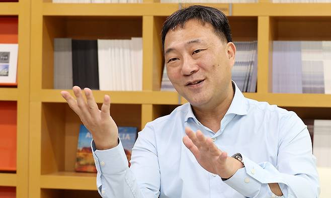 지난 4월 23일 아산정책연구원에서 양욱 연구위원이 이란 전쟁으로 붕괴된 작금의 국제 정세를 설명하며 “분쟁의 시대일수록 자강 능력은 필수”라고 강조하고 있다. 이제원 선임기자