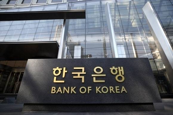 유상대 한국은행 부총재가 3일 “금리 인상에 대해 고민할 때”라고 언급, 시장금리가 오르고 있다.