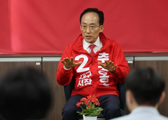 질문에 답하는 추경호 예비후보 - 추경호 국민의힘 대구시장 후보가 6일 국민의힘 대구시당에서 열린 기자 간담회에서 질문에 답변하고 있다. 2026.5.6. 연합뉴스