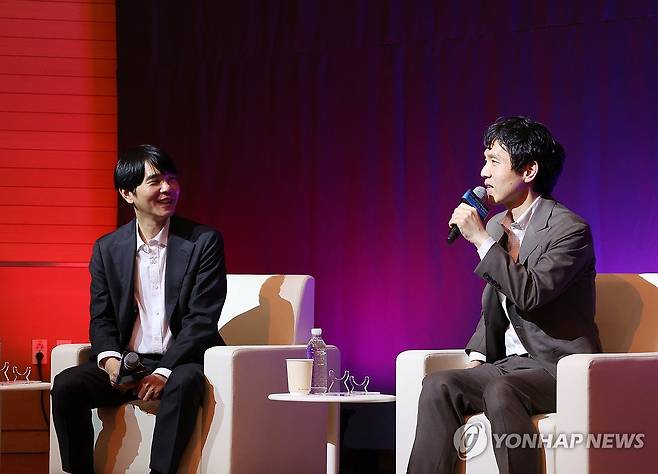이창호·이세돌, UNIST에서 토크 콘서트 (울산=연합뉴스) 김용태 기자 = 6일 울산과학기술원(UNIST) 대학본부에서 열린 토크 콘서트 '반상 위로 먼저 온 미래:이창호·이세돌이 전하는 인공지능(AI) 시대의 한 수'에서 이창호 9단이 발언하고 있다. 2026.5.6 yongtae@yna.co.kr