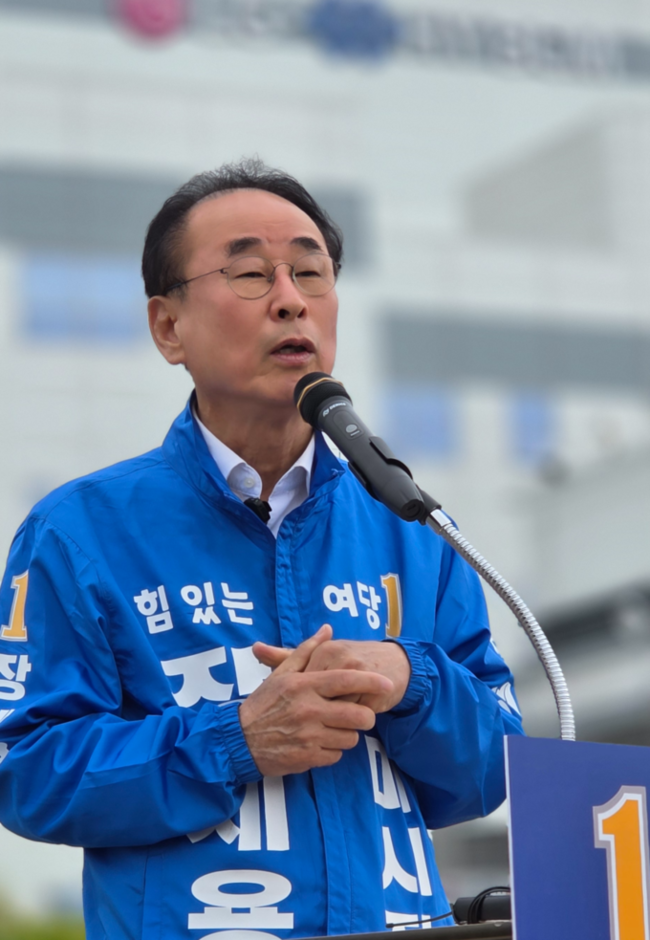 ▲ 장세용 구미시장 예비후보가 30일 국가5산단에서 시장 출마기자 회견을 하고 있다. 이봉한 기자