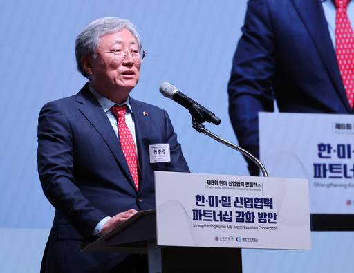 최중경 한미협회 회장이 7일 서울 중구 세종대로 대한상의 회관에서 열린 제6회 한미 산업협력 컨퍼런스에서 개회사를 하고 있다. /대한상공회의소