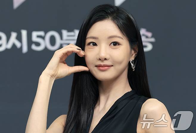 배우 이세희가 7일 서울 양천구 목동SBS에서 열린 SBS 새 금토드라마 '멋진 신세계'(극본 강현주/ 연출 한태섭) 제작발표회에 참석해 포즈를 취하고 있다. '멋진 신세계'는 희대의 조선 악녀 영혼이 씌어 '악질'로 변한 무명배우 신서리(임지연 분)와 자본주의가 낳은 괴물이라 불리는 악질재벌 차세계(허남준 분)의 일촉즉발 전쟁 같은 로맨스 코미디 드라마다. 2026.5.7 ⓒ 뉴스1 권현진 기자