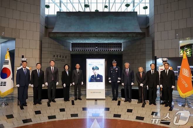 (서울=뉴스1) 김기성 기자 = 전쟁기념사업회는 7일 백범 김구 선생의 차남 김신 장군을 이달의 호국인물로 선정하고 서울 용산구 전쟁기념관에서 현양 행사를 개최했다. 2026.5.7./ⓒ 뉴스1(전쟁기념사업회 제공)