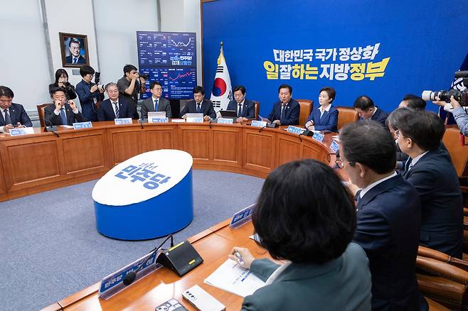 지난 6일 국회에서 열린 더불어민주당 최고위원회의. /연합뉴스