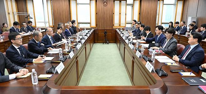 7일 서울 종로구 외교부 청사에서 제14차 한일 안보정책협의회가 열리고 있다. 이날 회의에는 이두희 국방부 차관, 박윤주 외교부 1차관과 후나코시 다케히로 일본 외무성 사무차관, 카노 코지 방위심의관이 참석했다. /외교부