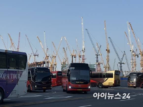 삼성전자 평택캠퍼스 출근 버스들.  [사진=권서아 기자]
