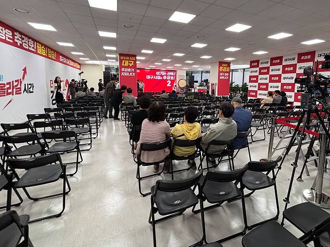지난 3일 오후 1시 33분 추경호 국민의힘 대구시장 후보의 개소식 행사장이 비어있다. 대구=류효림 기자