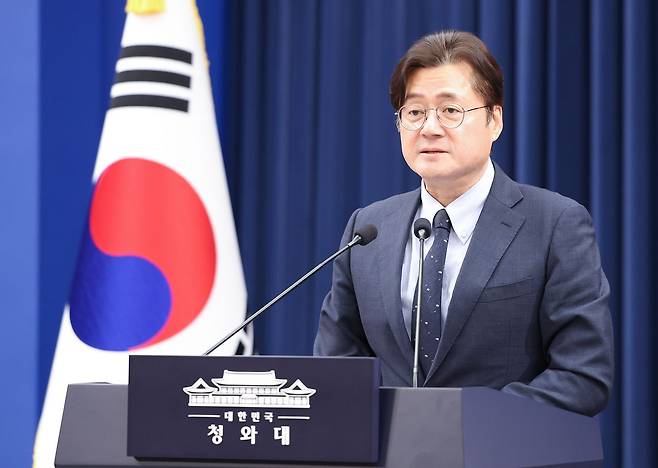 홍익표 청와대 정무수석이 지난 4일 브리핑에서 '조작기소 특검법'에 대한 입장을 밝히고 있다. 뉴스1