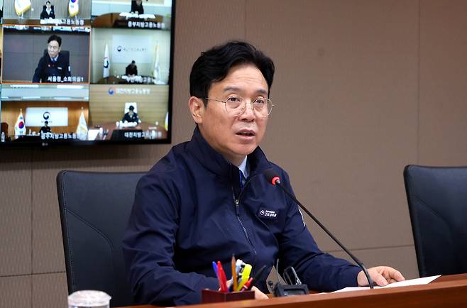 김영훈 장관이 7일 전국 기관장 회의에서 모두발언을 하고 있다. (제공=고용노동부)