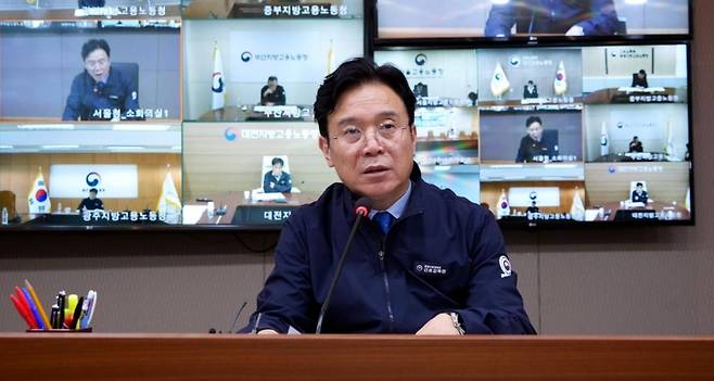 김영훈 고용노동부 장관이 7일 정부서울청사에서 진행한 '노사관계 현안 점검을 위한 전국 기관장 회의'에서 발언하고 있다. 고용노동부 제공