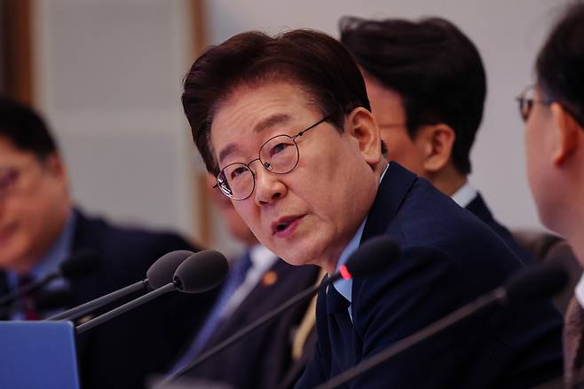 이재명 대통령이 6일 청와대에서 열린 국무회의 겸 비상경제점검회의에서 발언하고 있다. [김호영 기자]