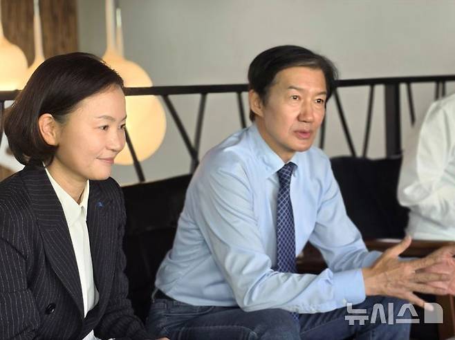 [평택=뉴시스] 조국혁신당 조국 후보가 기자 간담회에서 이야기를 하고 있는 모습 2026.06.06.newswith01@newsis.com