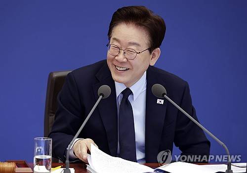 이재명 대통령, 국무회의 발언 (서울=연합뉴스) 한상균 기자 = 이재명 대통령이 6일 청와대에서 열린 국무회의 겸 비상경제점검회의에서 발언하고 있다. 2026.5.6 xyz@yna.co.kr