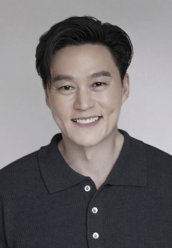 ▲ 데뷔 27년 만에 처음 연극 무대에 오르는 이서진. 그가 전 회차 원 캐스트로 활약하는 연극 '바냐 삼촌'은 7일부터 31일까지 서울 마곡동 LG아트센터 서울, LG 시그니처홀에서 상연된다. 제공|LG아트센터