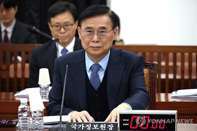 이종석 국가정보원장, 정보위원회 전체회의 출석 (서울=연합뉴스) 이종석 국가정보원장이 6일 서울 여의도 국회에서 열린 정보위원회 전체회의에 출석해 있다. 2026.4.6 [국회사진기자단] photo@yna.co.kr