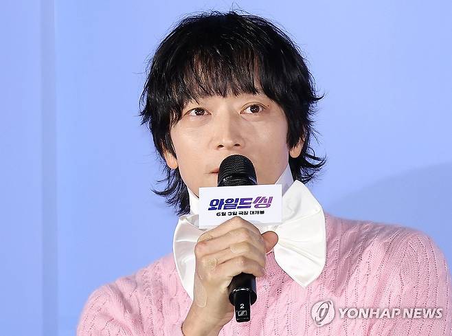 강동원, 댄스 가수 연기 도전 (서울=연합뉴스) 이재희 기자 = 배우 강동원이 7일 서울 광진구 롯데시네마 건대입구점에서 열린 영화 '와일드씽' 제작보고회에서 인사말을 하고 있다. 2026.5.7 scape@yna.co.kr