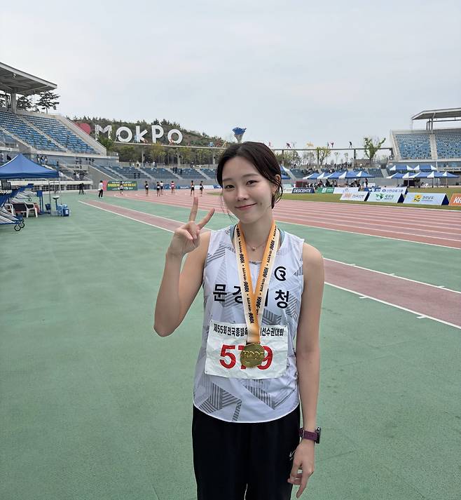 제55회 전국종별육상경기선수권대회 여자 일반부 800m와 1500m에서 정상에 올라 2관왕을 차지한 문경시청 육상단 차지원 선수. /문경시 제공