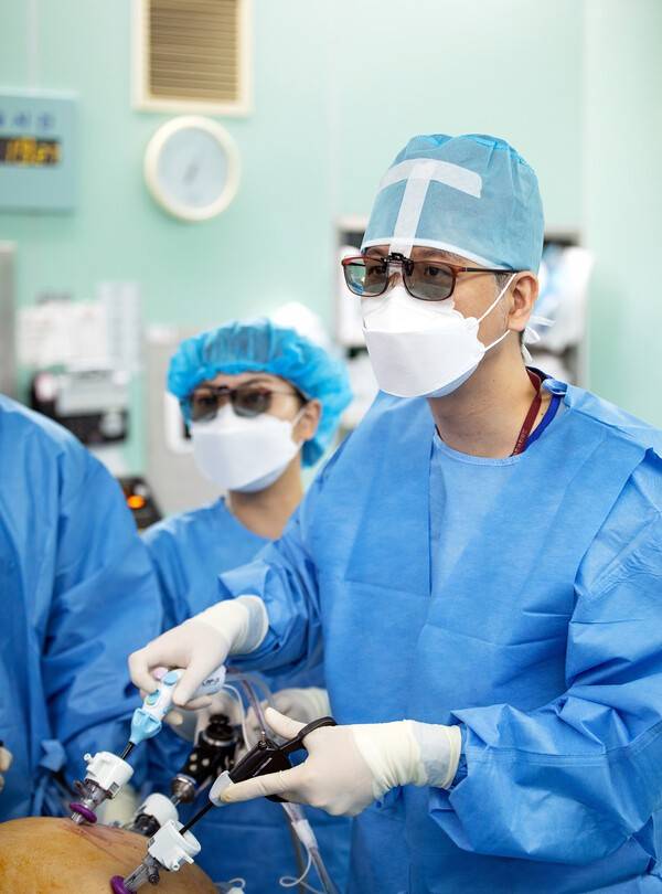 고려대 안산병원 간담췌외과 김상진 교수 복강경 간이식 수술 현장. [출처=고려대안산병원]