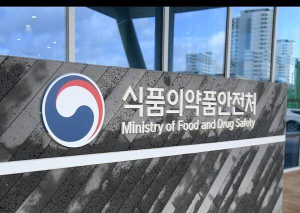 인공지능(AI) 기술로 생성한 의사 등 가짜 전문가를 활용해 의료기기를 추천하거나 홍보하는 광고가 앞으로 금지된다. [출처=연합]