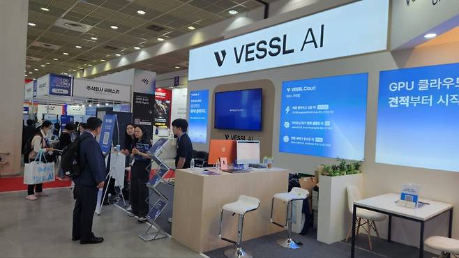 베슬AI가 내세운 키워드는 ‘네오클라우드’다. AI 워크로드에 특화된 GPU 전용 클라우드를 뜻하는 개념으로, 글로벌 시장에서는 기존 대형 클라우드 사업자의 대안으로 부상하고 있다. 베슬AI는 복수 리전에 GPU 인프라를 확보해 기업과 연구기관이 필요한 시점에 필요한 만큼 연산 자원을 활용할 수 있도록 지원한다는 전략을 제시했다. (사진=테크42)