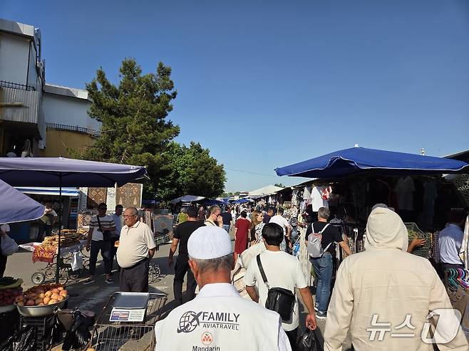 500년 전통의 중앙아시아 최대 전통시장, 우즈베키스탄 타슈켄트 초르수 바자르의 모습. 2026.5.6 ⓒ 뉴스1 전민 기자