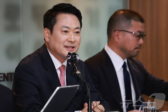 장동혁 국민의힘 대표가 8일 오후 서울 중구 프레스센터에서 열린 서울외신기자클럽 초청 간담회에서 모두발언을 하고 있다. 2026.5.8 ⓒ 뉴스1 국회사진기자단