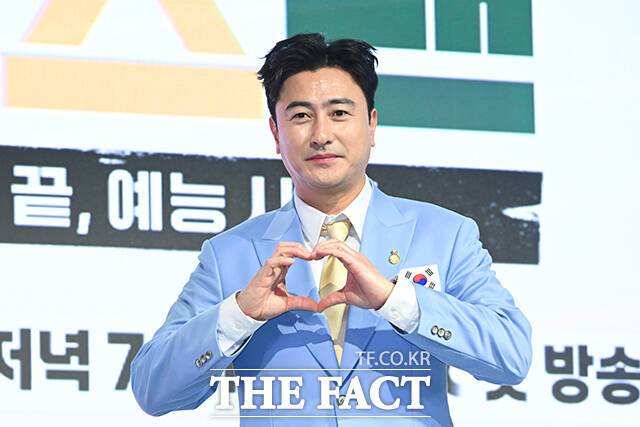 축구 중계 해설위원으로 인기를 얻고 있는 방송인 안정환은 MBC가 2026 북중미 월드컵 중계를 포기함에 따라 월드컵 경기 해설을 할 수 없게 됐다./더팩트 DB