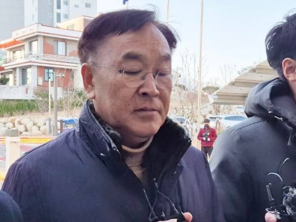 여성민원인을 상대로 한 성비위와 금품수수 등의 의혹을 받는 김진하 양양군수. 뉴스1