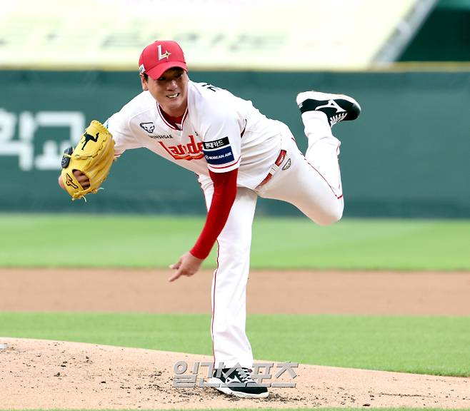 인천 SSG 랜더스필드에서 열린 2025 프로야구 경기. SSG 선발 김광현이 역투하고 있다. 인천=정시종 기자