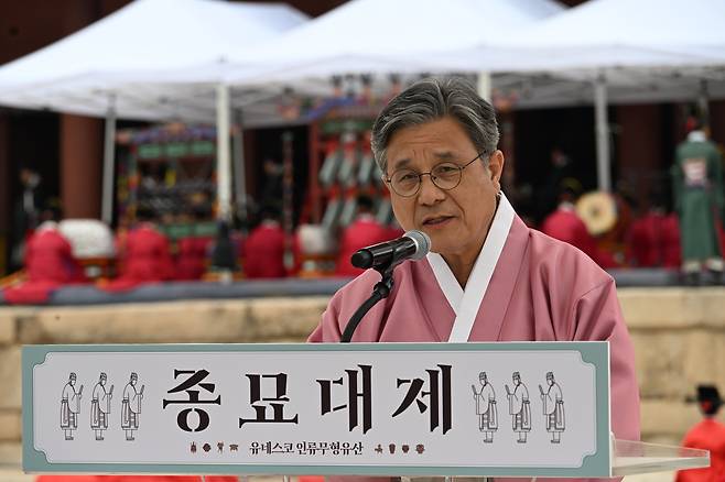 허민 국가유산청장이 3일 서울 종로구 종묘 정전에서 열린 유네스코 인류무형유산 ‘종묘대제’ 제향에 참석해 인사말을 하고 있다. (사진=국가유산청)
