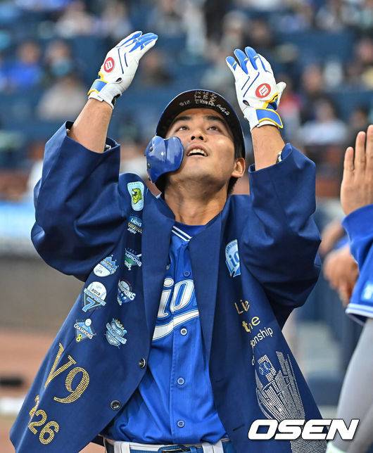 [OSEN=창원, 이석우 기자] 8일 창원NC파크에서 2026 신한 SOL KBO 리그 NC 다이노스와 삼성 라이온즈의 경기가 열렸다. 홈팀 NC는 목지훈이, 방문팀 삼성은 장찬희가 선발 출전했다. 삼성 라이온즈 양우현이 2회초 무사 우월 솔로 홈런을 치고 세리머니를 하고 있다. 2026.05.08 / foto0307@osen.co.kr