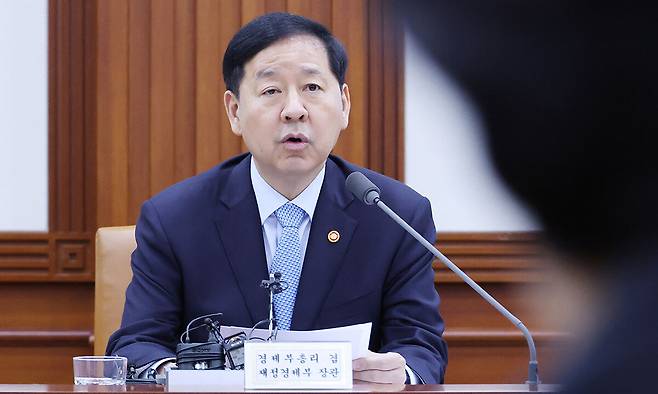 구윤철 부총리가 8일 오전 서울 종로구 정부서울청사에서 열린 비상경제본부회의 겸 경제·부동산관계장관회의에서 발언하고 있다. 연합뉴스