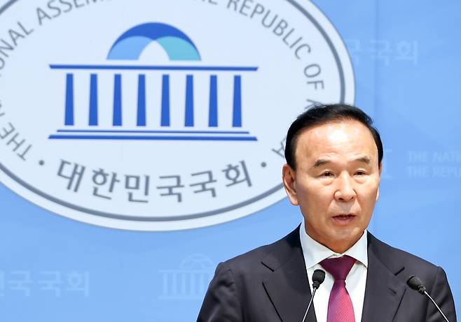 박덕흠 국민의힘 의원이 8일 국회 소통관에서 22대 국회 후반기 국회부의장 출마 기자회견을 하고 있다. ⓒ연합뉴스
