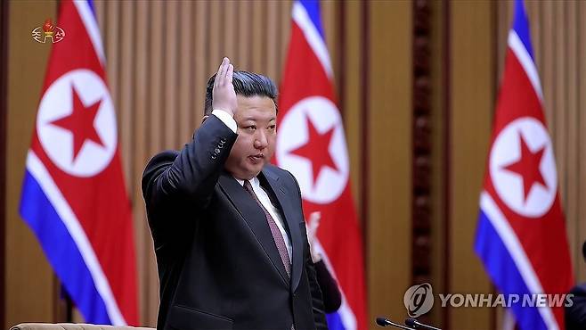북한, 김정은 국무위원장 재추대 (서울=연합뉴스) 북한은 지난 22일 김정은 국무위원장이 참석한 가운데 평양에서 최고인민회의 제15기 1차 회의를 열고 김정은을 국무위원장으로 재추대했다고 조선중앙TV가 23일 보도했다. [조선중앙TV 화면] 2026.3.23 [국내에서만 사용가능. 재배포 금지. For Use Only in the Republic of Korea. No Redistribution] nkphoto@yna.co.kr