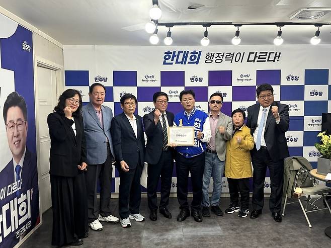 ▲ 한대희 군포시장 예비후보가 지난 7일 (사)군포시장애인단체총연합회(이하 연합회)와 간담회를 갖고, 현장의 목소리를 반영한 장애인 복지 정책 제안 사항을 심도 있게 논의했다. 이번 간담회는 군포시 8개 장애인 단체가 제안한 정책을 경청하고, 실효성 있는 지원 방안을 모색하기 위해 마련됐다. /사진 제공=한대희 후보 선거사무소