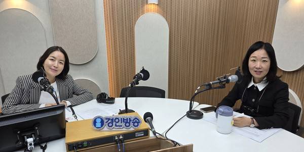 서경란 IBK기업은행 경제연구소 소장(오른쪽)과 박주언 앵커 2026.05.08.[사진 = 시사뉴스팀]