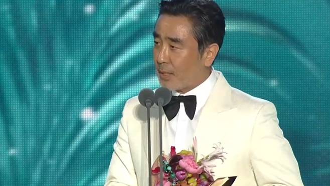 '왕과 사는 남자' 유해진·'김부장 이야기' 류승룡, 제62회 백상예술대상 동반 '대상' 쾌거