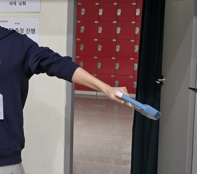 악력 테스트를 진행중인 모습. [안서진 기자]