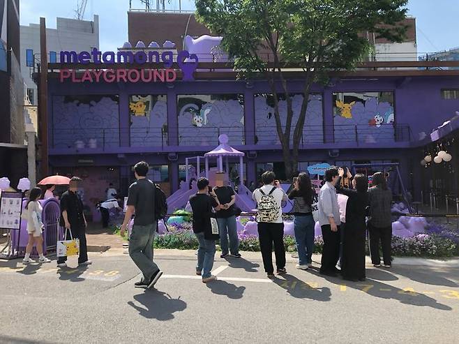 [서울=뉴시스] 지난 8일 오후 서울 성동구 포켓몬스터 팝업 행사장을 찾은 시민들의 모습.뉴시스DB.2026.05.09.photo@newsis.com *재판매 및 DB 금지