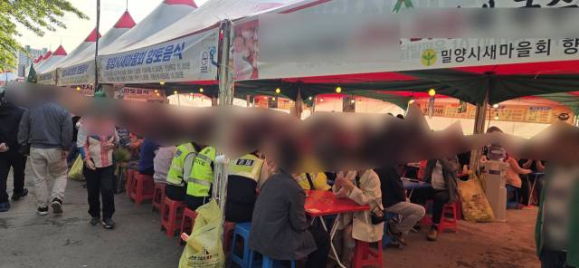 ▲밀양시새마을회에서 식당부스를 운영하고 있는 모습. ⓒ프레시안(임성현)