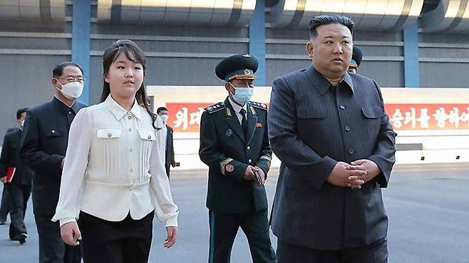 주민들에겐 금지된 서구식 스타일의 복장을 한 김주애. 조선중앙통신