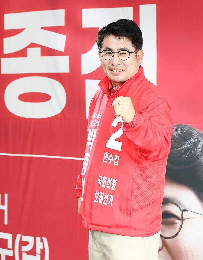 5월7일 오전 인천 연수구 옥련동에 위치한 선거캠프에서 박종진 국민의힘 인천 연수갑 국회의원 후보가 시사저널과 인터뷰를 마치고 사진포즈를 취하고 있다. ⓒ 시사저널 임준선