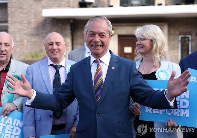 런던 헤이버링 지방의회를 확보한 영국개혁당의 나이절 패라지 대표 [EPA 연합뉴스. 재판매 및 DB 금지]