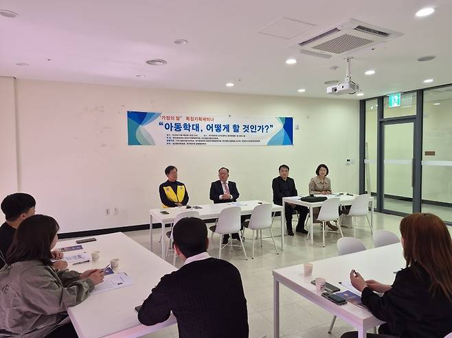 ▲ 사단법인 대한지방자치학회와 한국행정학회 공공안전행정연구회, 대구경북경찰행정교수회는 9일 오전 경산동의한방촌 세미나실에서 '아동학대, 어떻게 할 것인가?'를 주제로 특별정책 세미나를 공동 개최했다. 박동균 교수.