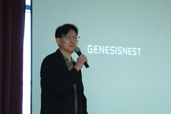 이동수 제네시스네스트 대표가 6일 경기 용인시 수지구 본사에서 진행된 벤처기업협회 PR-Day에서 기자간담회를 진행하고 있다.(사진제공=제네시스네스트)